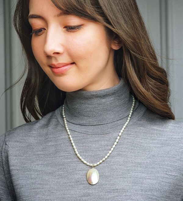 BELLUNA（ベルーナ）の「大粒マザーオブパールのペンダント（ネックレス・ペンダント）」｜詳細画像