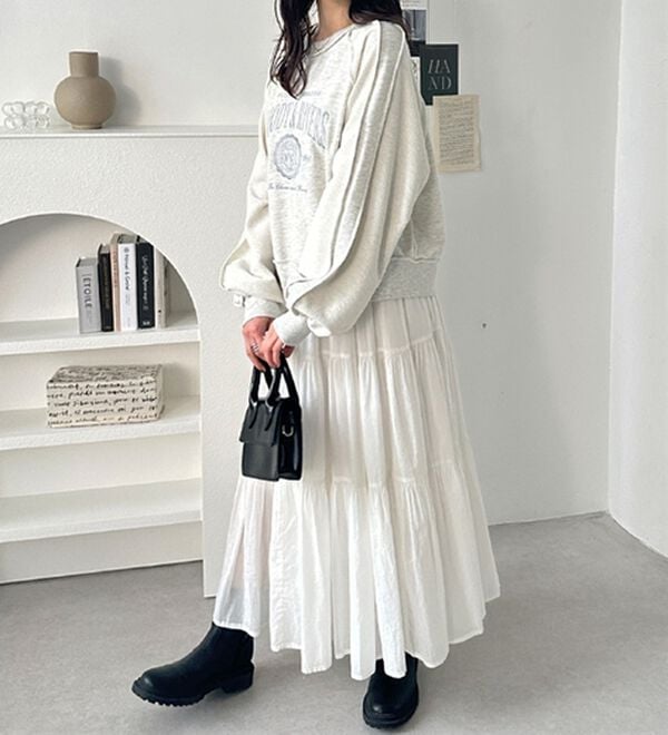 GeeRA（ジーラ）の「リメイク風刺しゅうロゴ裏毛スウェット（カットソー）」｜詳細画像