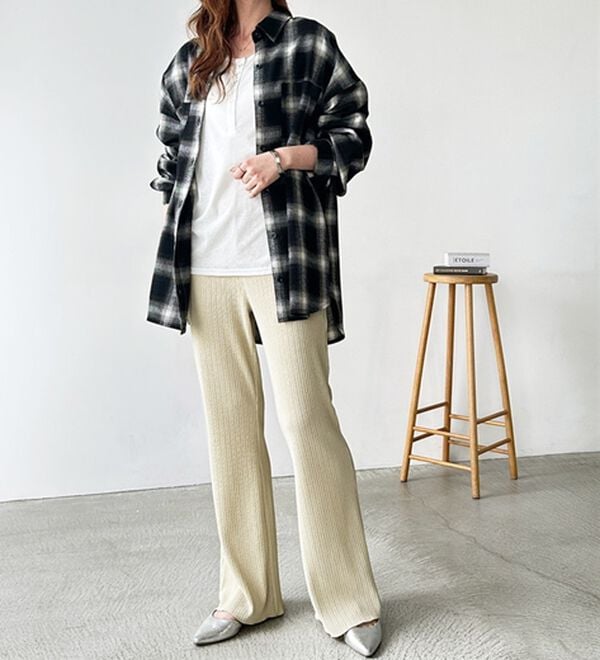 GeeRA（ジーラ）の「セルフカット美脚魅せセミフレアパンツ（フルレングスパンツ）」｜詳細画像