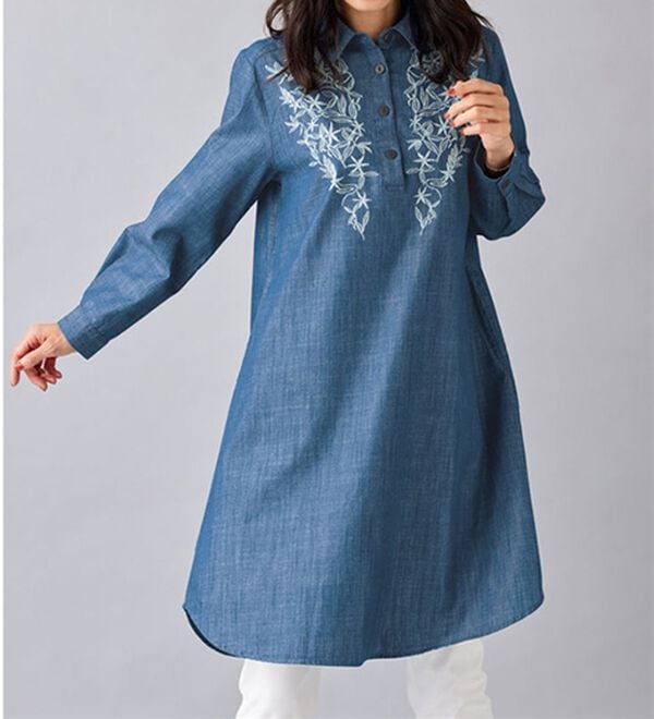 BELLUNA（ベルーナ）の「ナチュラルに体型カバーデニム刺しゅうチュニックワンピース（チュニックワンピース）」｜詳細画像