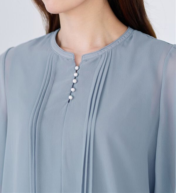 alotta（アロッタ）の「ピンタックパールボタンデザインブラウス（ブラウス）」｜詳細画像