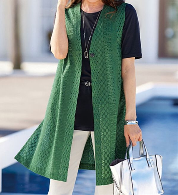 BELLUNA（ベルーナ）の「綿１００％カットワークレース素材ロングベスト（ベスト）」｜グリーン