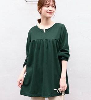Viola e Viola（ヴィオラ エ ヴィオラ）の「なめらかポンチ　キーネックチュニック（チュニック）」｜ダークグリーン