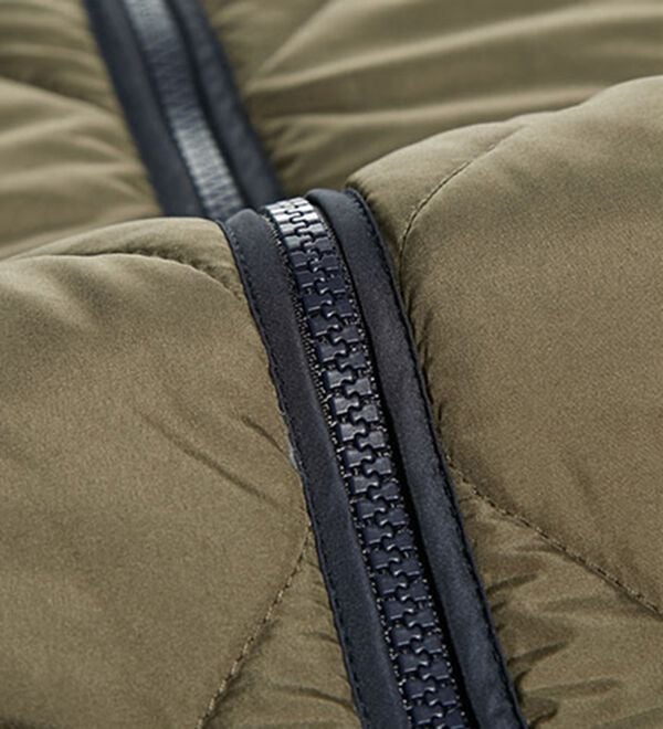 BELLUNA（ベルーナ）の「衿リブ使い配色中わたキルティングコート（ロングコート）」｜詳細画像