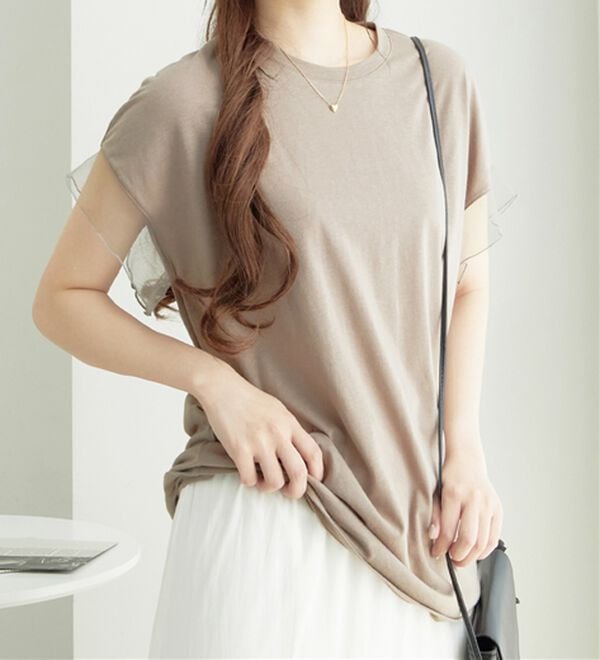 alotta（アロッタ）の「１枚でこなれ感！袖チュールデザイン綿混Ｔシャツ（Tシャツ）」｜詳細画像