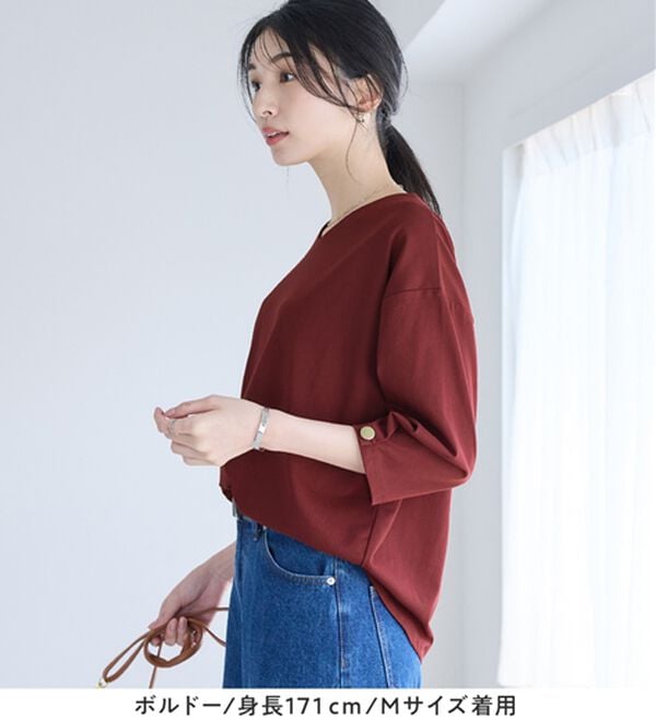 Viola e Viola（ヴィオラ エ ヴィオラ）の「着痩せを纏う！袖ゴールドボタン７分袖Ｖネックトップス（カットソー）」｜詳細画像