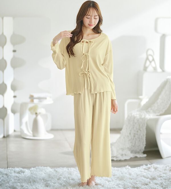 YU'NOW（ユナウ）の「＜リボンカーデ&times;ロングパンツ＞ぷるるん谷間のルームウエア３点セット（パジャマ・ルームウェア）」｜詳細画像