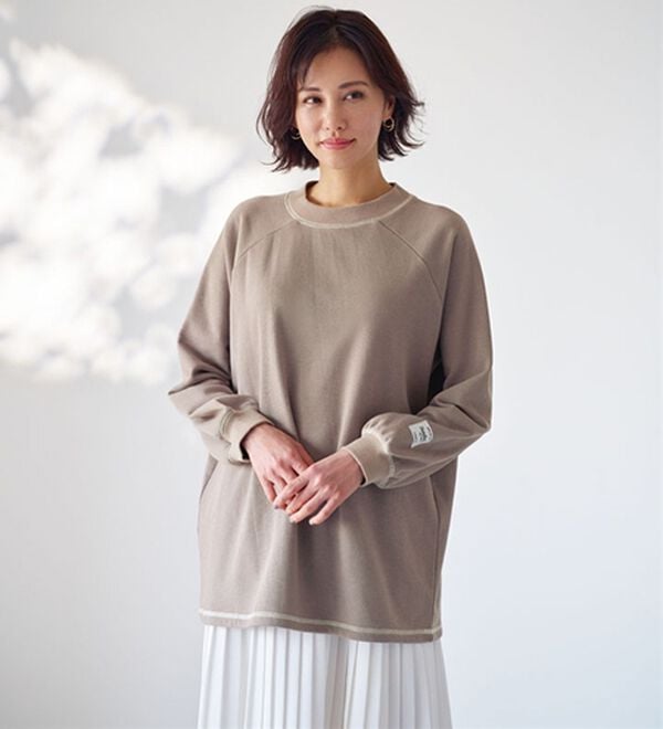 BELLUNA（ベルーナ）の「華奢見せ！しっかり綿混裏毛素材トレーナー（トレーナー・スウェット）」｜モカ