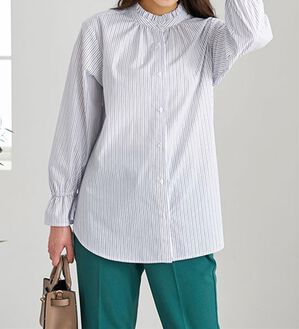 BELLUNA（ベルーナ）の「衿フリル使いラメストライプシャツチュニック（チュニック）」｜オフ白ストライプ(ラメ入り)