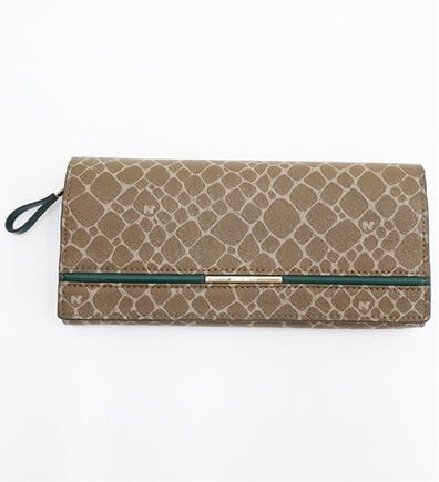 BELLUNA（ベルーナ）の「＜ニナリッチ＞牛革使い被せ型長財布（財布・パスケース）」
