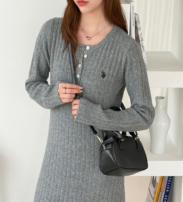 GeeRA（ジーラ）の「【U.S. POLO ASSN.】ヘンリーネックリブニットワンピース（ニットワンピース）」｜詳細画像