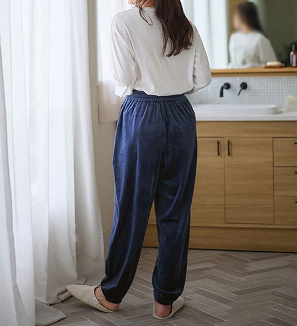 LAVIENNE（ラヴィエンヌ）の「まるで毛布！吸湿発熱ジョガーパンツ（その他パンツ）」｜詳細画像