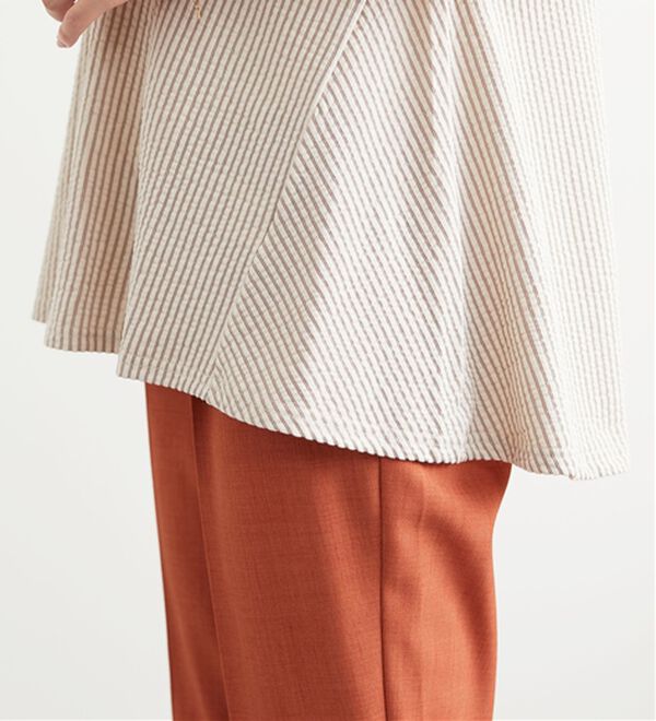 BELLUNA（ベルーナ）の「ニットサッカー素材ペプラムプルオーバー（カットソー）」｜詳細画像