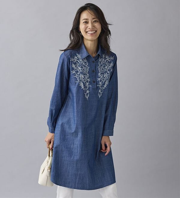 BELLUNA（ベルーナ）の「ナチュラルに体型カバーデニム刺しゅうチュニックワンピース（チュニックワンピース）」｜詳細画像