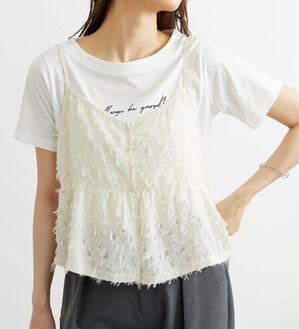 BELLUNA（ベルーナ）の「シフォン素材フェザービスチェ（タンクトップ・キャミソール）」｜アイボリー