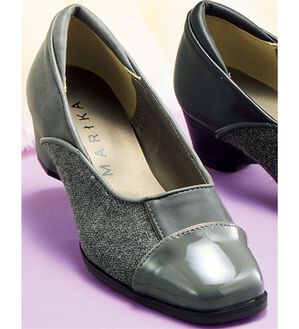 BELLUNA（ベルーナ）の「４Ｅエナメル切替ウェッジパンプス（パンプス）」｜グレー