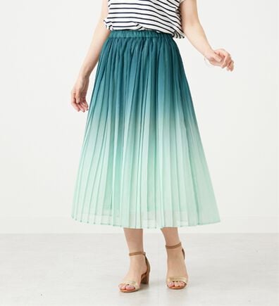 BELLUNA（ベルーナ）の「プリーツデザイングラデーションスカート（ロングスカート）」