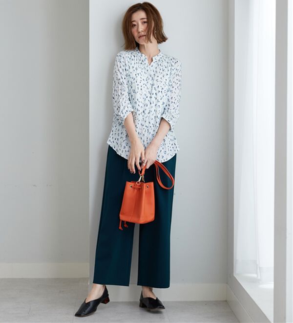 BELLUNA（ベルーナ）の「レーヨン素材ギャザー使いプリントブラウス（ブラウス）」｜詳細画像