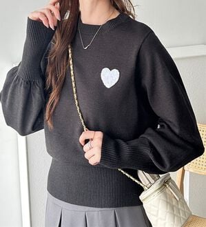 GeeRA（ジーラ）の「ハート刺繍ボリューム袖ニット（ニット・セーター）」｜ブラック