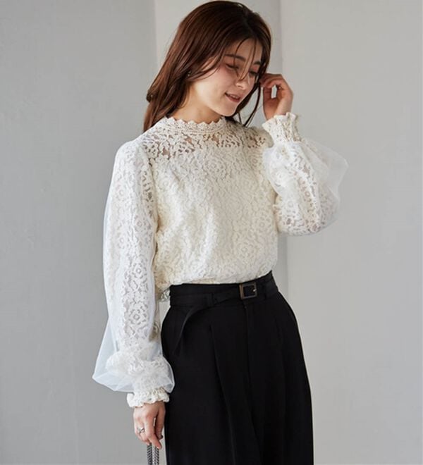 RANAN（ラナン）の「チュールドッキングフラワーレースキャンディースリーブブラウス（ブラウス）」｜アイボリー