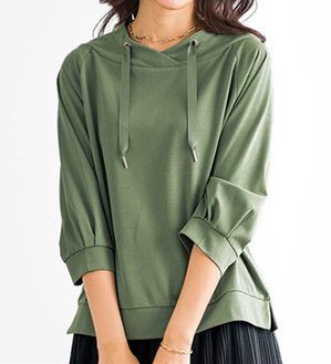 BELLUNA（ベルーナ）の「ヒンヤリ綿混ワイドネックプルオーバー（カットソー）」｜オリーブ