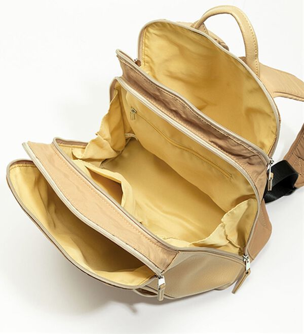 BELLUNA（ベルーナ）の「＜Ｓｏｉｔｔｏ　Ｍｅ＞中身が見やすい３層リュック（リュック）」｜詳細画像