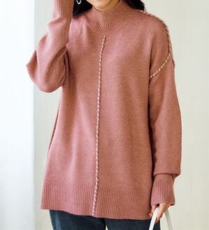 BELLUNA（ベルーナ）の「配色ステッチハイネックプルオーバー（ニット・セーター）」｜ピンク