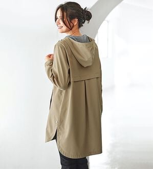 BELLUNA（ベルーナ）の「はっ水加工ボンディング素材ロング丈パーカー（ハーフコート）」｜サンドベージュ