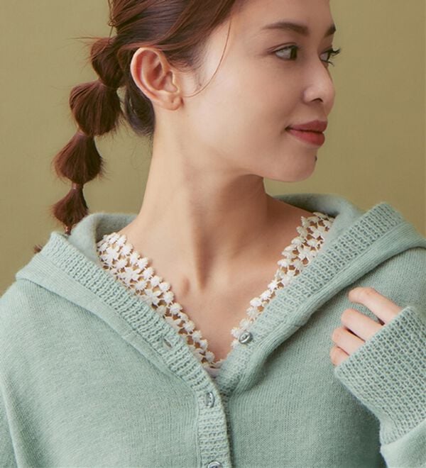 Viola e Viola（ヴィオラ エ ヴィオラ）の「あったか綿衿見せレーストップス【吸湿発熱&times;静電気防止】（カットソー）」｜詳細画像