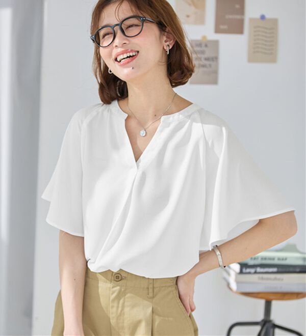 Viola e Viola（ヴィオラ エ ヴィオラ）の「【選べる２丈】さらっと涼感フレアスリーブブラウス（ブラウス）」｜オフホワイト／トップス丈