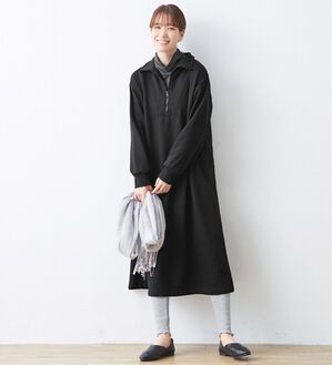 Viola e Viola（ヴィオラ エ ヴィオラ）の「裏起毛ハーフジップゆるワンピース（カットソーワンピース）」｜ブラック