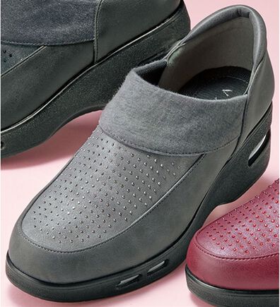 BELLUNA（ベルーナ）の「４Ｅダブルエアビジュー使いシューズ（スリッポン）」