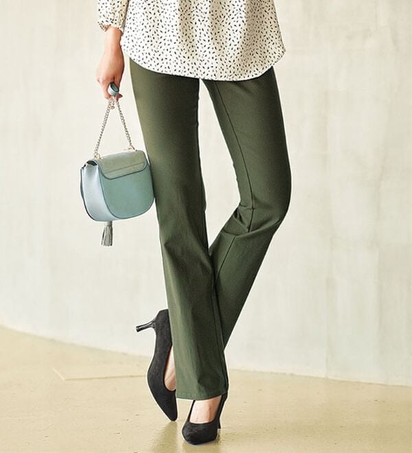 BELLUNA（ベルーナ）の「【選べる裏起毛】静電気防止！ヘリンボーンブーツカットパンツ（フルレングスパンツ）」｜カーキグレー 裏起毛アリ