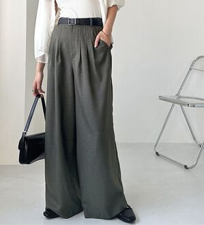 GeeRA（ジーラ）の「３タックワイドパンツ（フルレングスパンツ）」｜チャコール