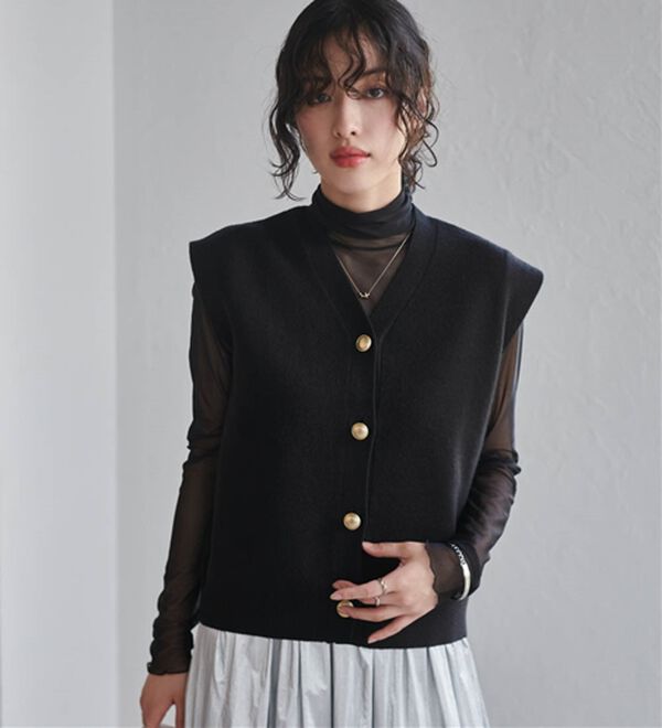 RANAN（ラナン）の「【ムースタッチ】洗える！ゴールド調ボタンニットベスト（ベスト）」｜詳細画像