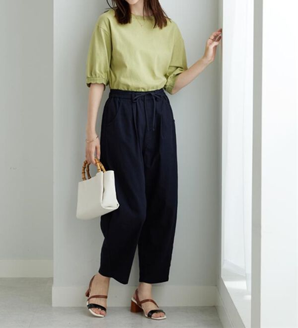 BELLUNA（ベルーナ）の「綿スラブ素材タックデザインコクーンパンツ（フルレングスパンツ）」｜詳細画像