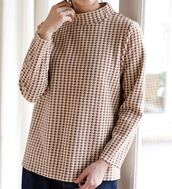 LAVIENNE（ラヴィエンヌ）の「薄手ストレッチフリースのプリントハイネック長袖（ニット・セーター）」｜ブラウン千鳥