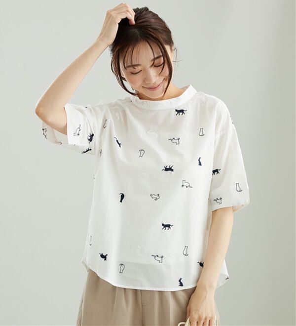 BELLUNA（ベルーナ）の「ネコ&ウサギ刺しゅうブラウス（ブラウス）」｜オフ白系