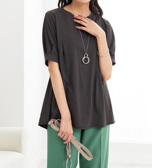 BELLUNA（ベルーナ）の「バックフレアーパフ袖プルオーバー（カットソー）」｜チャコール