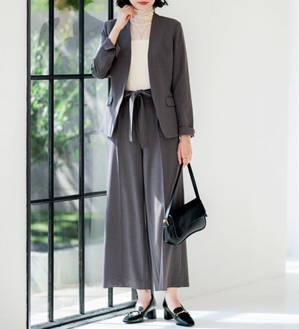 GeeRA（ジーラ）の「【2点セット】選べるボトム！洗えて型くずれしないノーカラージャケットパンツスーツセット（パンツスーツ）」｜ワイドパンツ/グレーストライプ