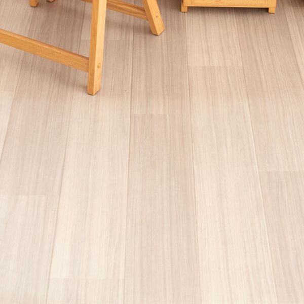 iellio（イエリオ）の「多機能クッションフロアシート＜簡単ロール式・フローリング調・防水・はっ水・日本製・抗菌・防カビ・防炎＞（カーペット）」｜ワイドプラム