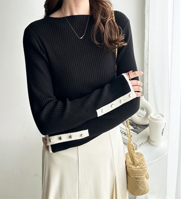 GeeRA（ジーラ）の「袖口ボタン配色ボートネックリブニット（ニット・セーター）」｜詳細画像