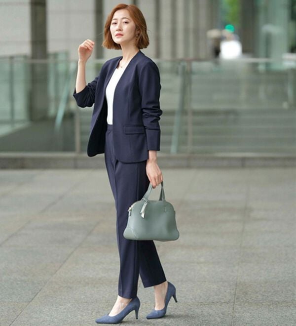 GeeRA（ジーラ）の「【ジャケット+パンツ】洗濯機で洗えるのびのび！ストレッチカットソーセットアップスーツ（パンツスーツ）」｜詳細画像