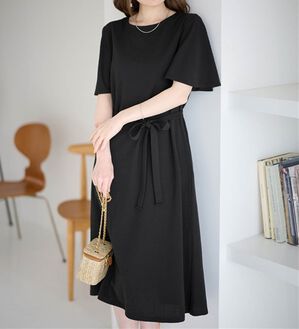 alotta（アロッタ）の「【4つの機能付】ひんやりフレア袖ベルト付ゆるワンピース（カットソーワンピース）」｜ブラック