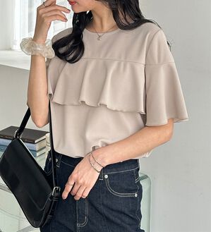 GeeRA（ジーラ）の「ラッフルフリルフレアースリーブＴブラウス（ブラウス）」｜グレージュ