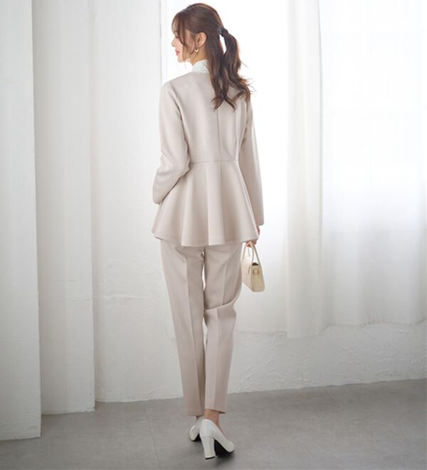 GeeRA（ジーラ）の「【２点セット】ペプラムジャケットテーパードパンツセットアップスーツ（パンツスーツ）」｜詳細画像