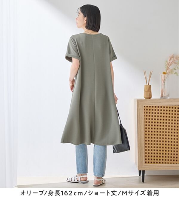 Viola e Viola（ヴィオラ エ ヴィオラ）の「ひんやり＆シワになりにくい　丈が選べる！エンボス素材Ａラインワンピース（カットソーワンピース）」｜詳細画像