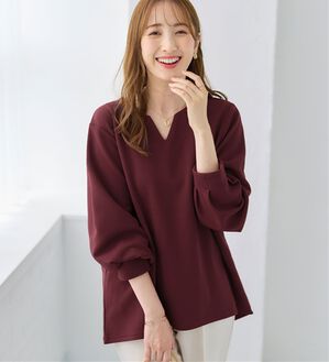 alotta（アロッタ）の「【シワになりにくい】エンボス裏起毛キーネックゆるトップス（カットソー）」｜ワイン