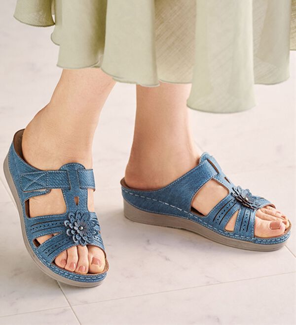 BELLUNA（ベルーナ）の「デニム調花モチーフミュール（サンダル・ミュール）」｜詳細画像