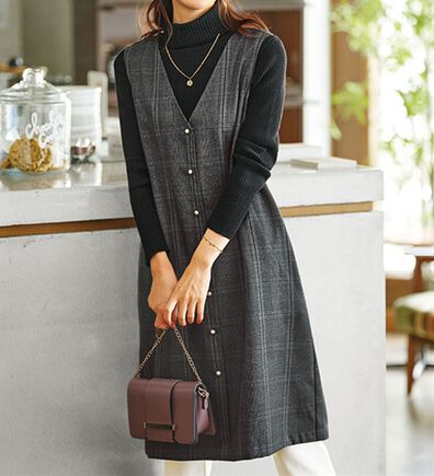 BELLUNA（ベルーナ）の「ウール調素材パールボタン使いジャンパードレス（ジャンパースカート）」